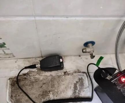 昂昂溪屋顶漏水维修公司分享下卫生间漏水的危害及解决方法
